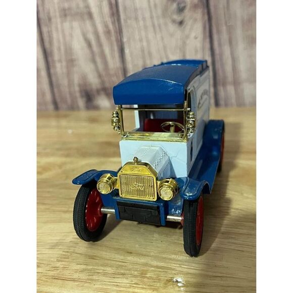 Ertl The Toy Farmer  Ford Model T Delivery Van Coin Bank - Picture 2 of 10